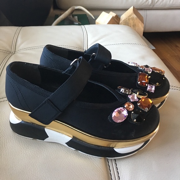 Shoes - Picture 6 of 8